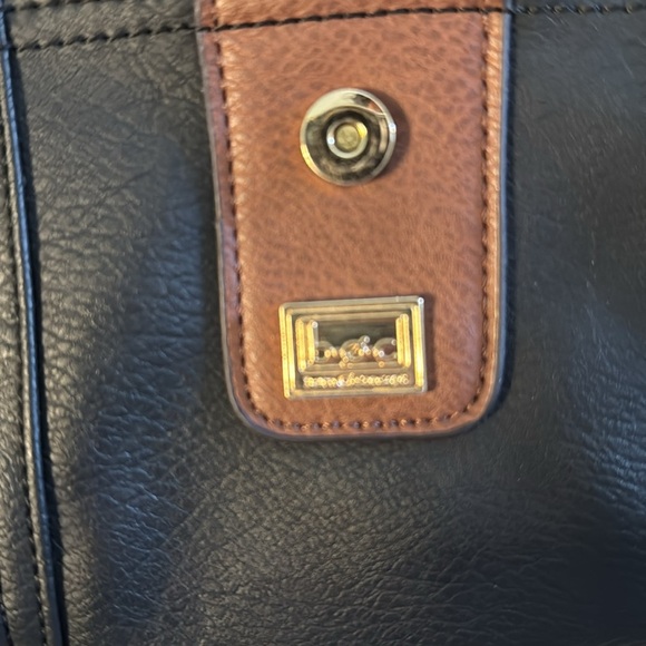 🍍 BOC Born Concepts Vinyl Fuax-Leather Shoulder Bag - 11"wide - 7" tall🍍 - Picture 2 of 3